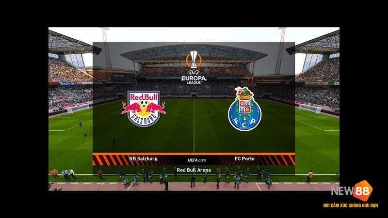 Cầu thủ Salzburg vượt qua cầu thủ Porto trên sân cỏ